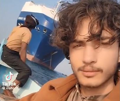 Публикациите на Rashed al-Haddad, наименуван „ TimHouthi Chalamet “, станаха вирусни, като някои видеоклипове събраха близо 25 милиона гледания